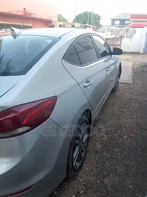 Hyundai Elantra 2017 Silver