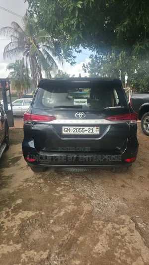 Toyota Fortuner 2.7 RWD 2021 Black