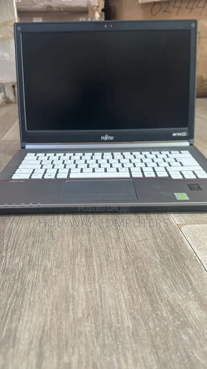 Laptop Fujitsu Lifebook E557 4GB Intel Core i5 SSHD+SSD 256GB