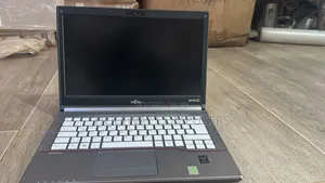 Laptop Fujitsu Lifebook E557 4GB Intel Core i5 SSHD+SSD 256GB