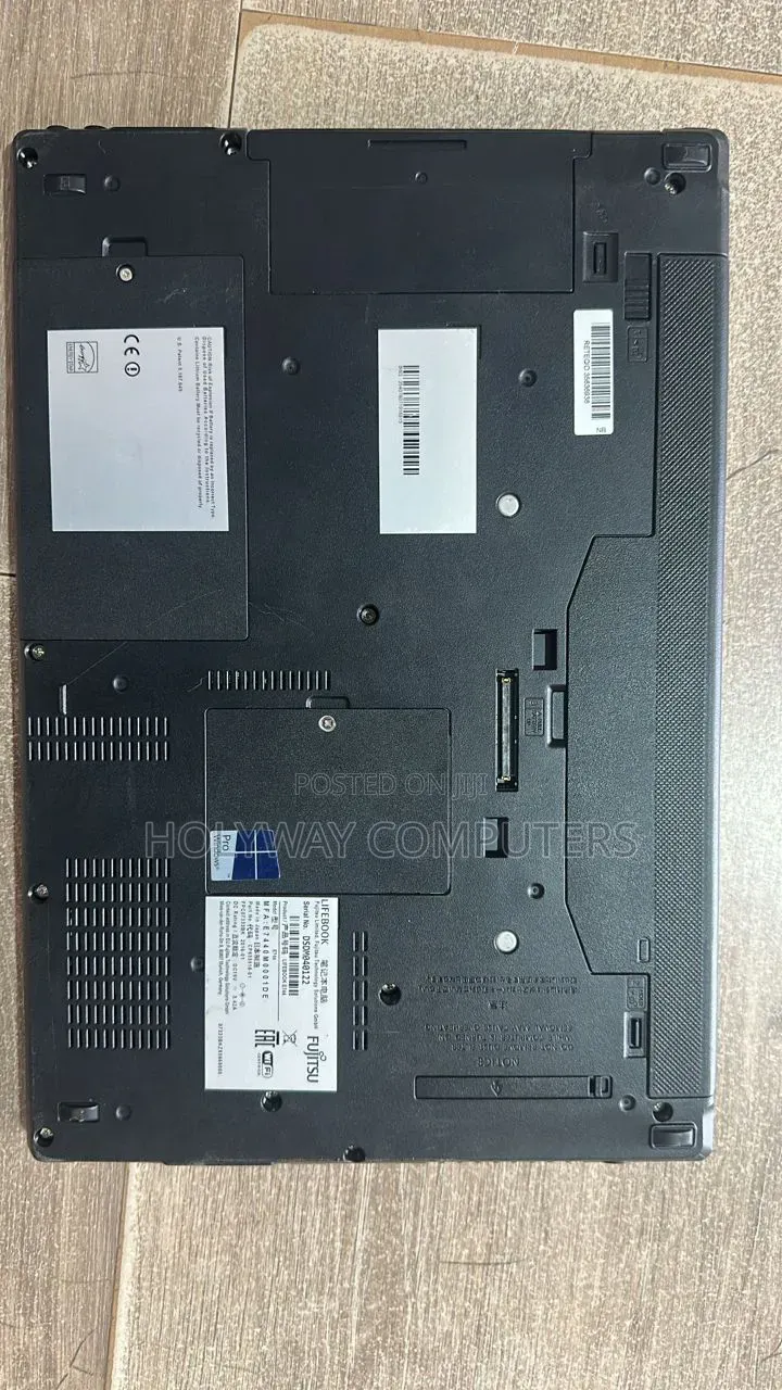 Laptop Fujitsu Lifebook E557 4GB Intel Core i5 SSHD+SSD 256GB