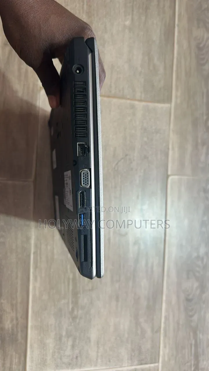 Laptop Fujitsu Lifebook E557 4GB Intel Core i5 SSHD+SSD 256GB