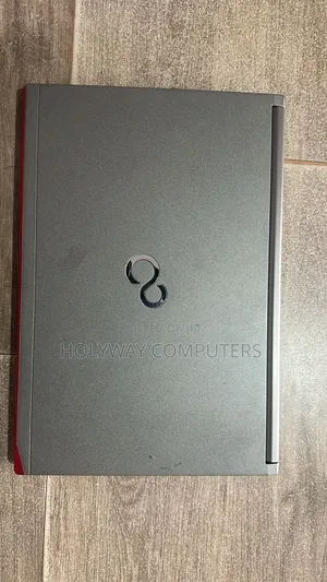 Laptop Fujitsu Lifebook E557 4GB Intel Core i5 SSHD+SSD 256GB