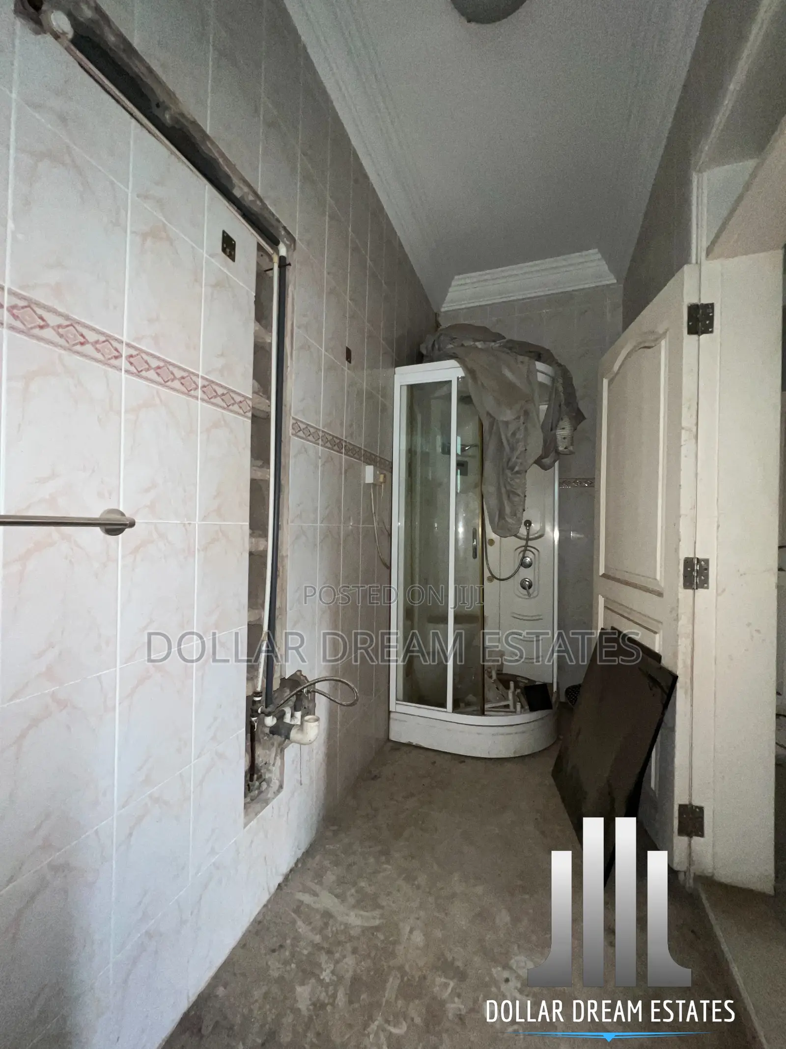 13 Bedroom Hostel on Sale