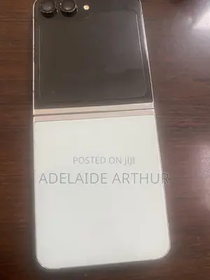 Samsung Galaxy Z Flip5 256 GB Gold