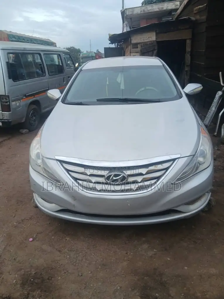 Hyundai Sonata Limited Sedan FWD (2.4L 4cyl 6A) 2011 Silver