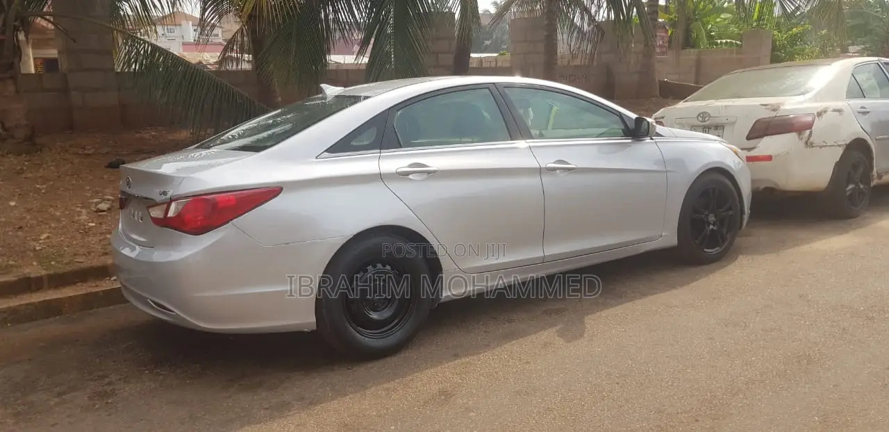 Hyundai Sonata Limited Sedan FWD (2.4L 4cyl 6A) 2011 Silver
