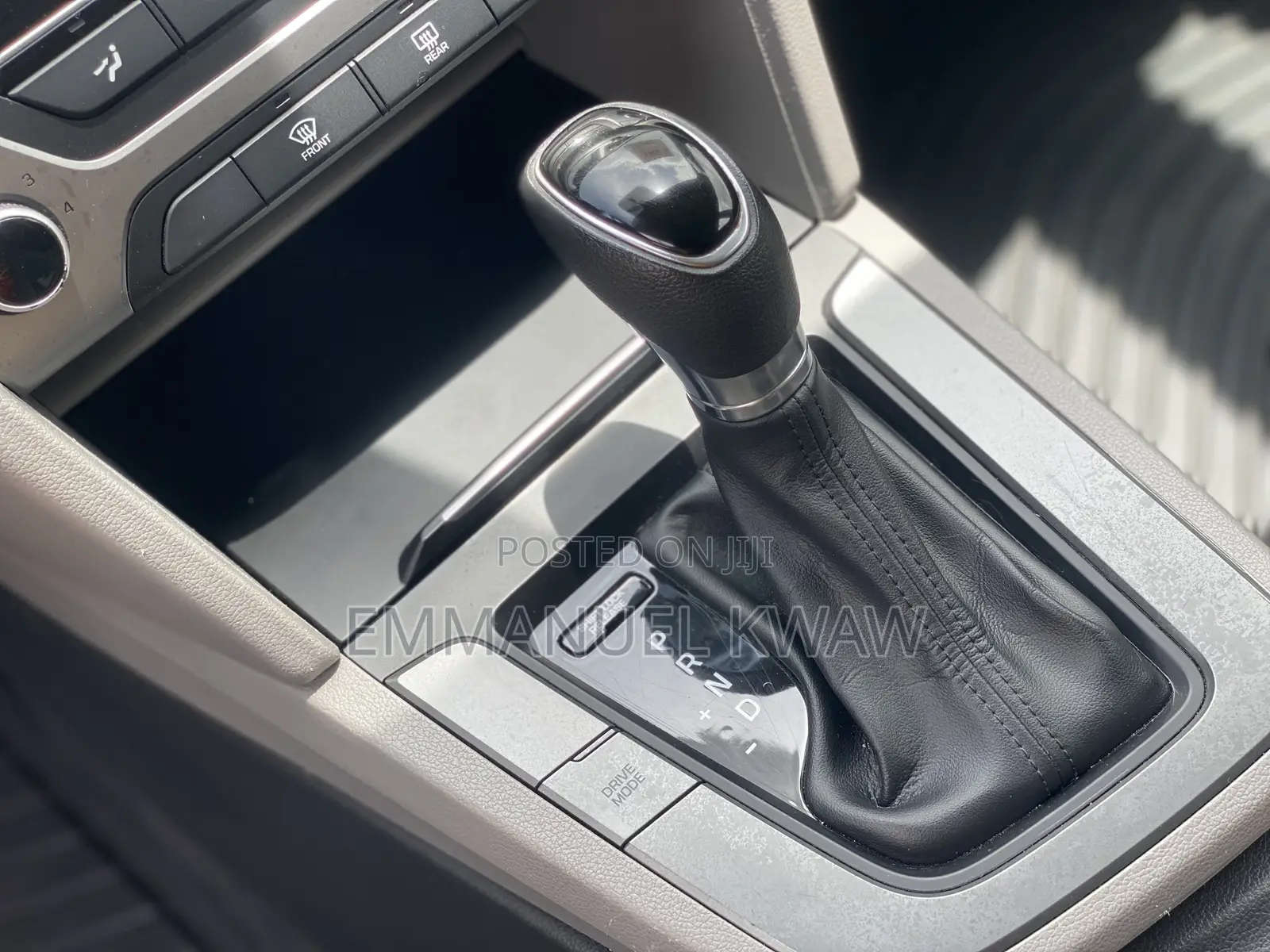 Hyundai Elantra SE Sedan FWD (2.0L 4cyl 6M) 2017 Gray