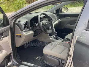 Hyundai Elantra SE Sedan FWD (2.0L 4cyl 6M) 2017 Gray