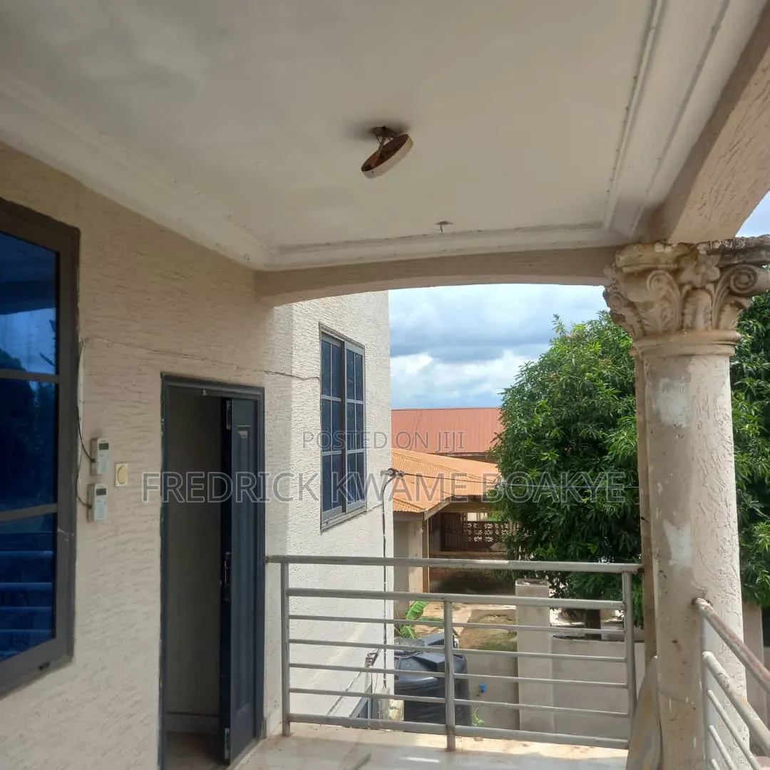 4bdrm Apartment in Brother K Estate, Kumasi Metropolitan for rent