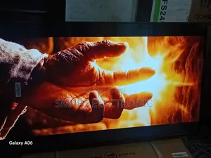 Samsung 43” Smart Tv With Sharp Colors and Smooth Motion