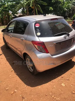 Toyota Vitz 1.5 FWD 5dr 2012 Gray