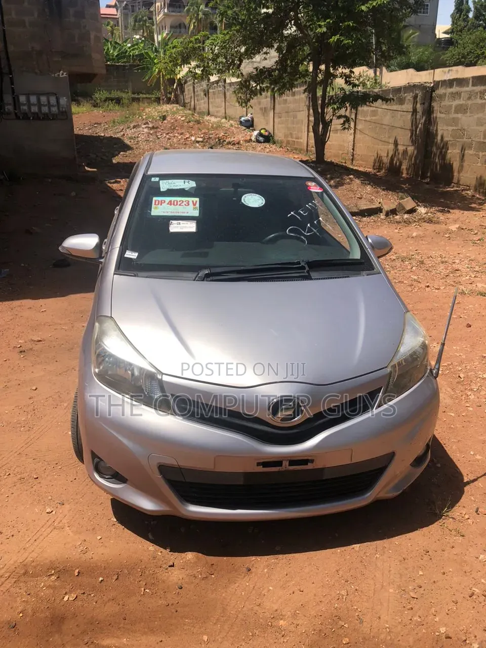 Toyota Vitz 1.5 FWD 5dr 2012 Gray
