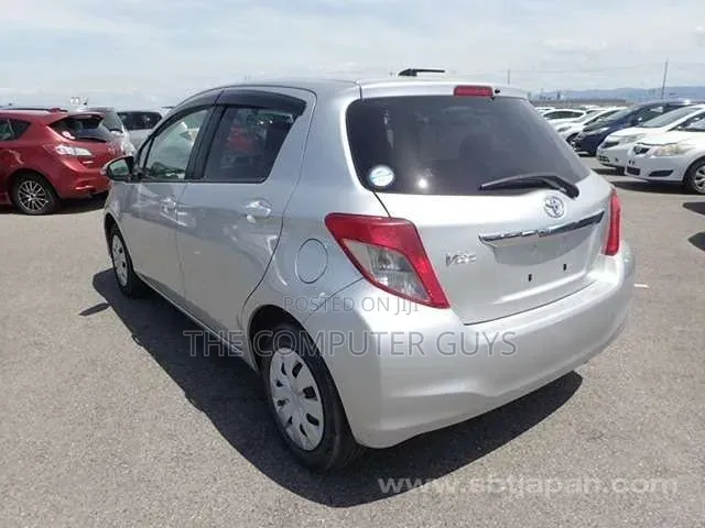 Toyota Vitz 1.5 FWD 5dr 2012 Gray