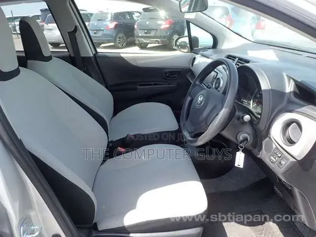 Toyota Vitz 1.5 FWD 5dr 2012 Gray