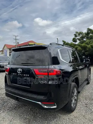 New Toyota Land Cruiser LC300 2025 Black