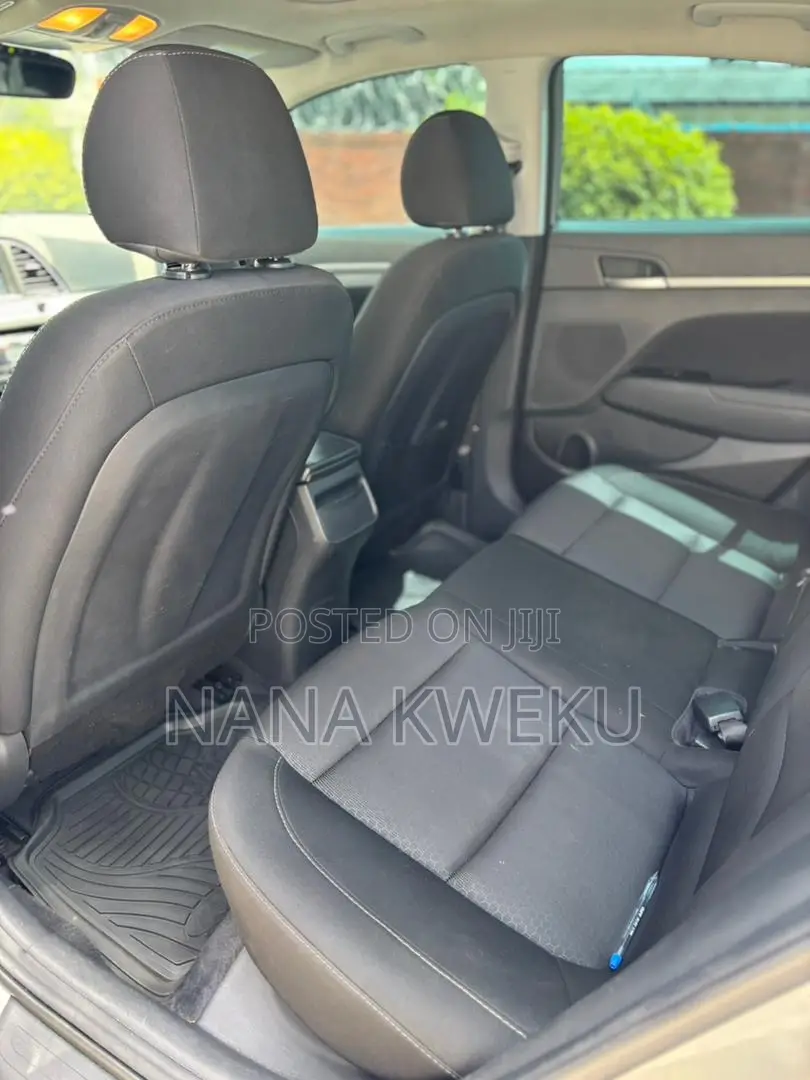 Hyundai Elantra SE Sedan FWD (2.0L 4cyl 6M) 2017 Gray