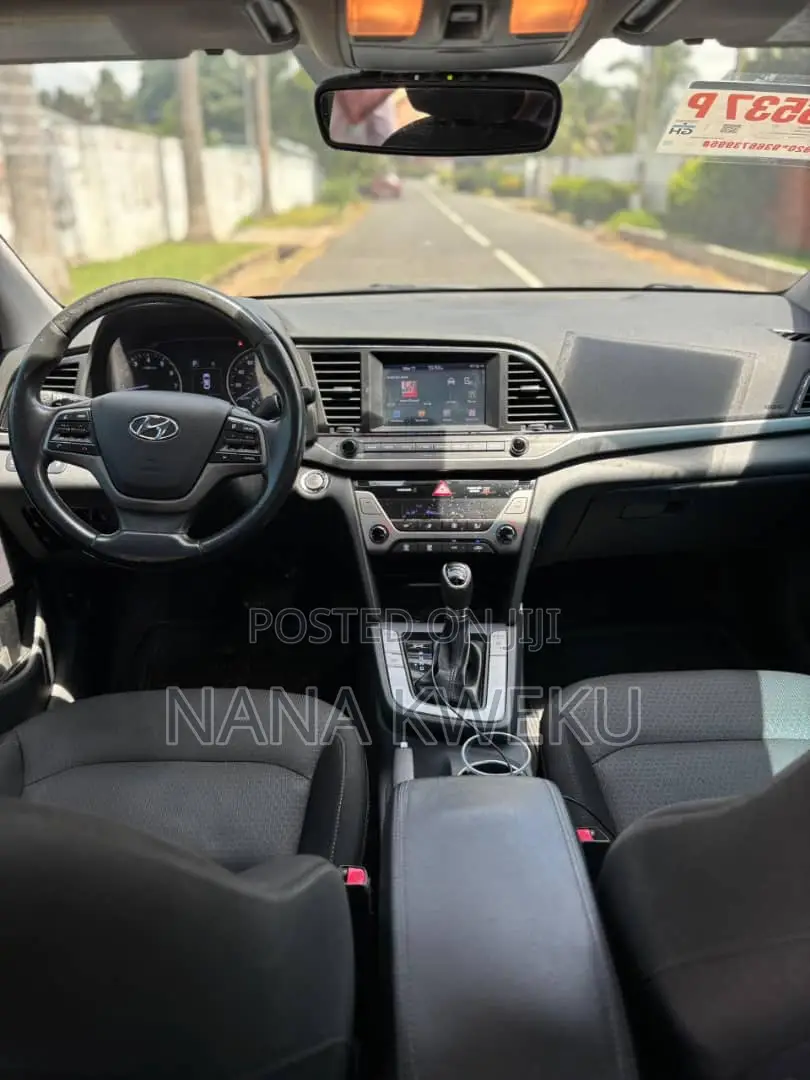 Hyundai Elantra SE Sedan FWD (2.0L 4cyl 6M) 2017 Gray