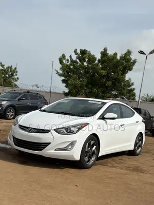 Hyundai Elantra Limited Sedan FWD (1.8L 4cyl 6A) 2016 White