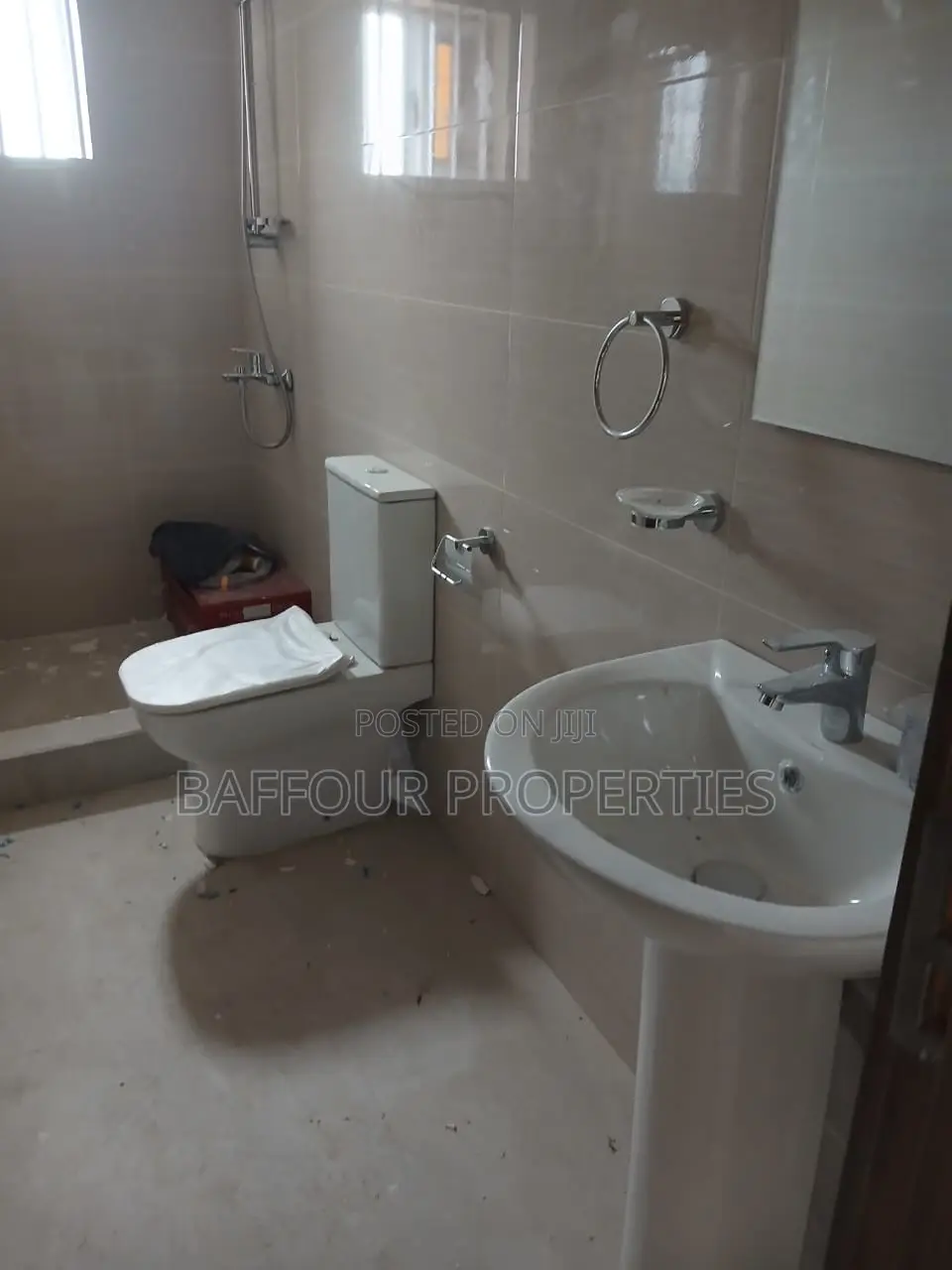 3bdrm Apartment in Ashaley Botwe for rent