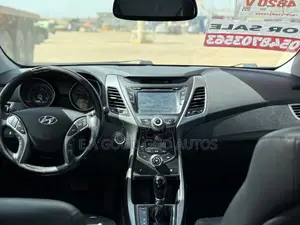 Hyundai Elantra Limited Sedan FWD (1.8L 4cyl 6A) 2016 White