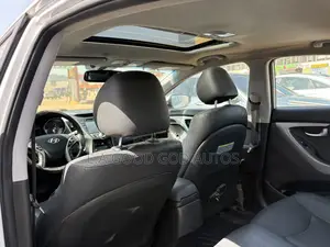 Hyundai Elantra Limited Sedan FWD (1.8L 4cyl 6A) 2016 White