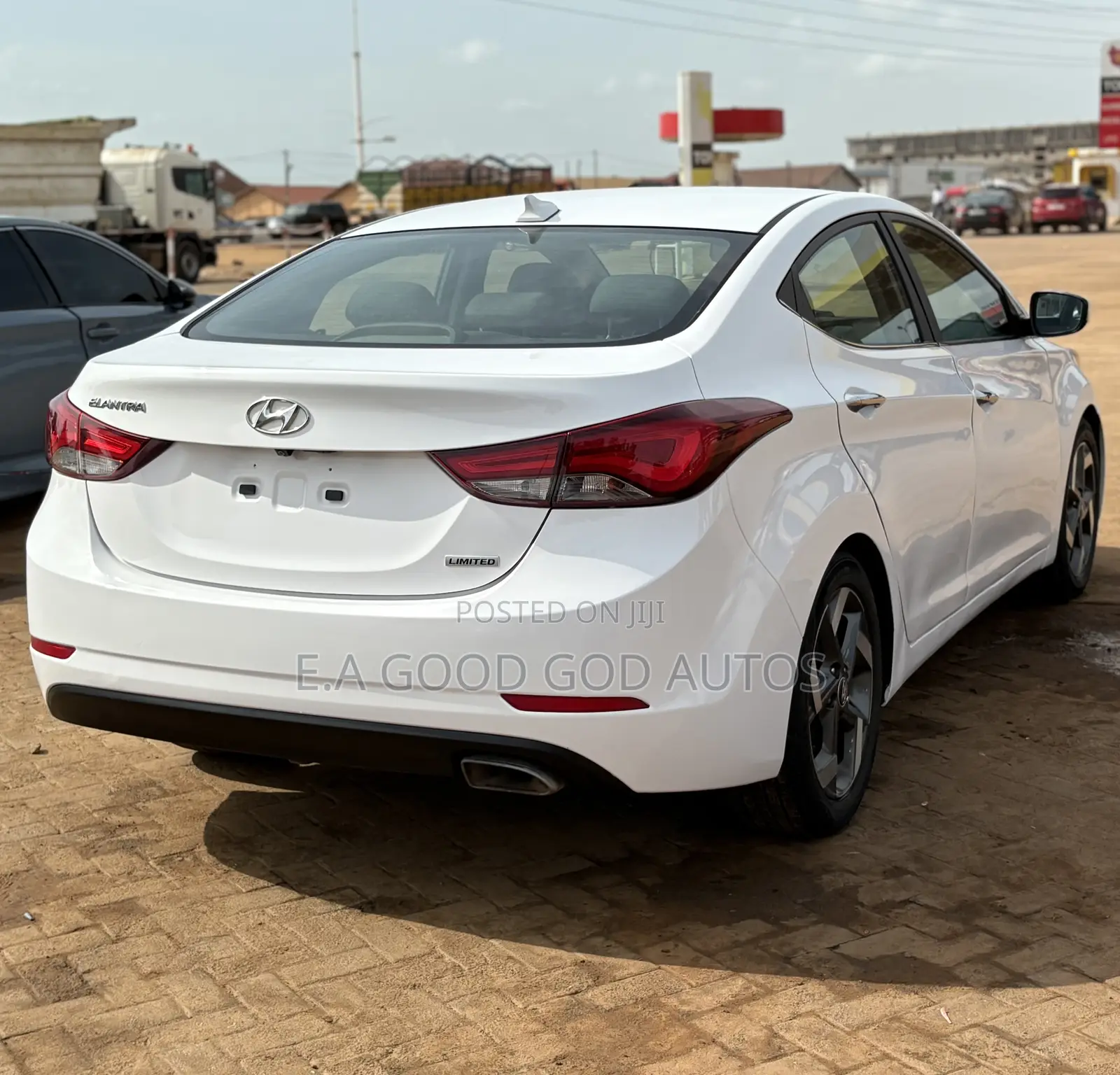 Hyundai Elantra Limited Sedan FWD (1.8L 4cyl 6A) 2016 White