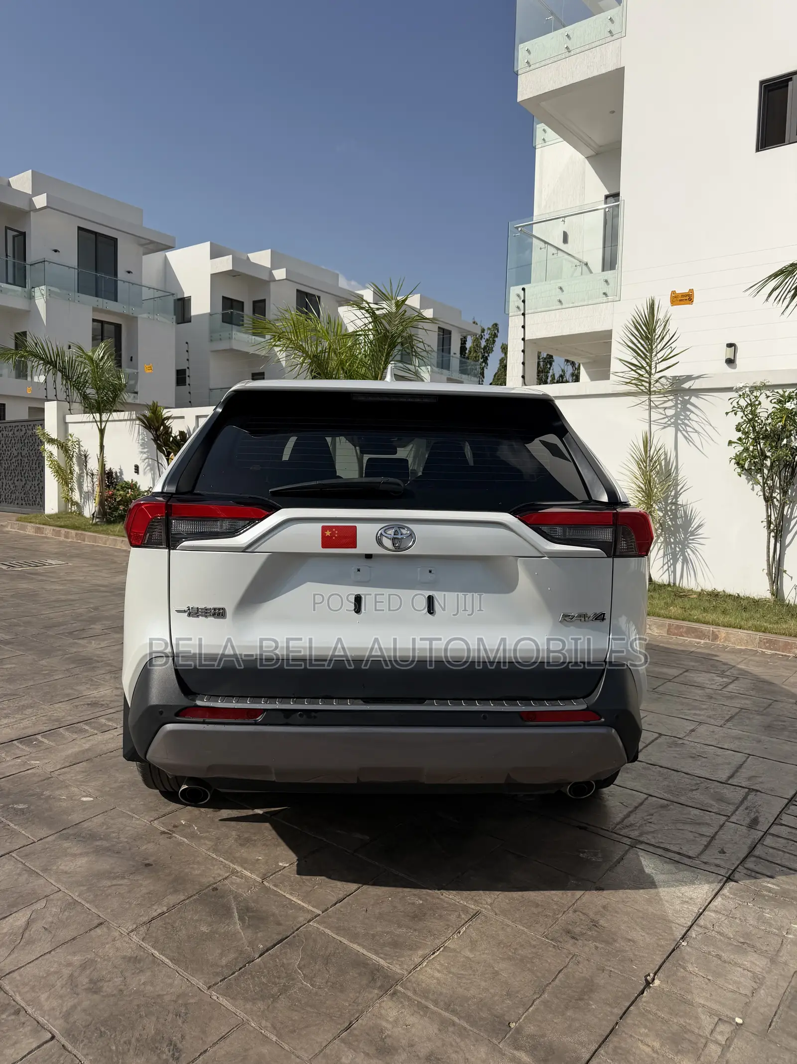 Toyota RAV4 XLE AWD 2023 White