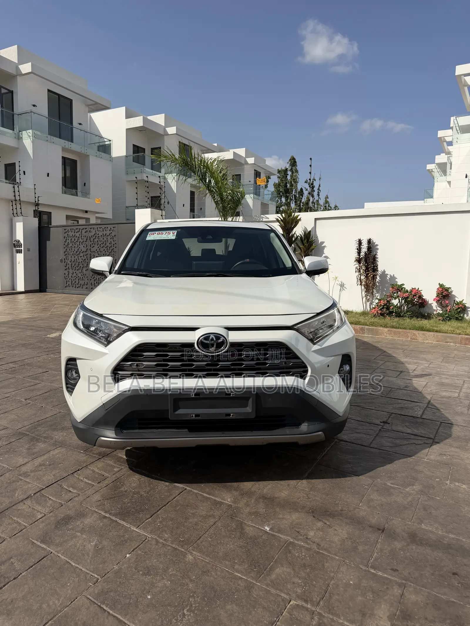 Toyota RAV4 XLE AWD 2023 White