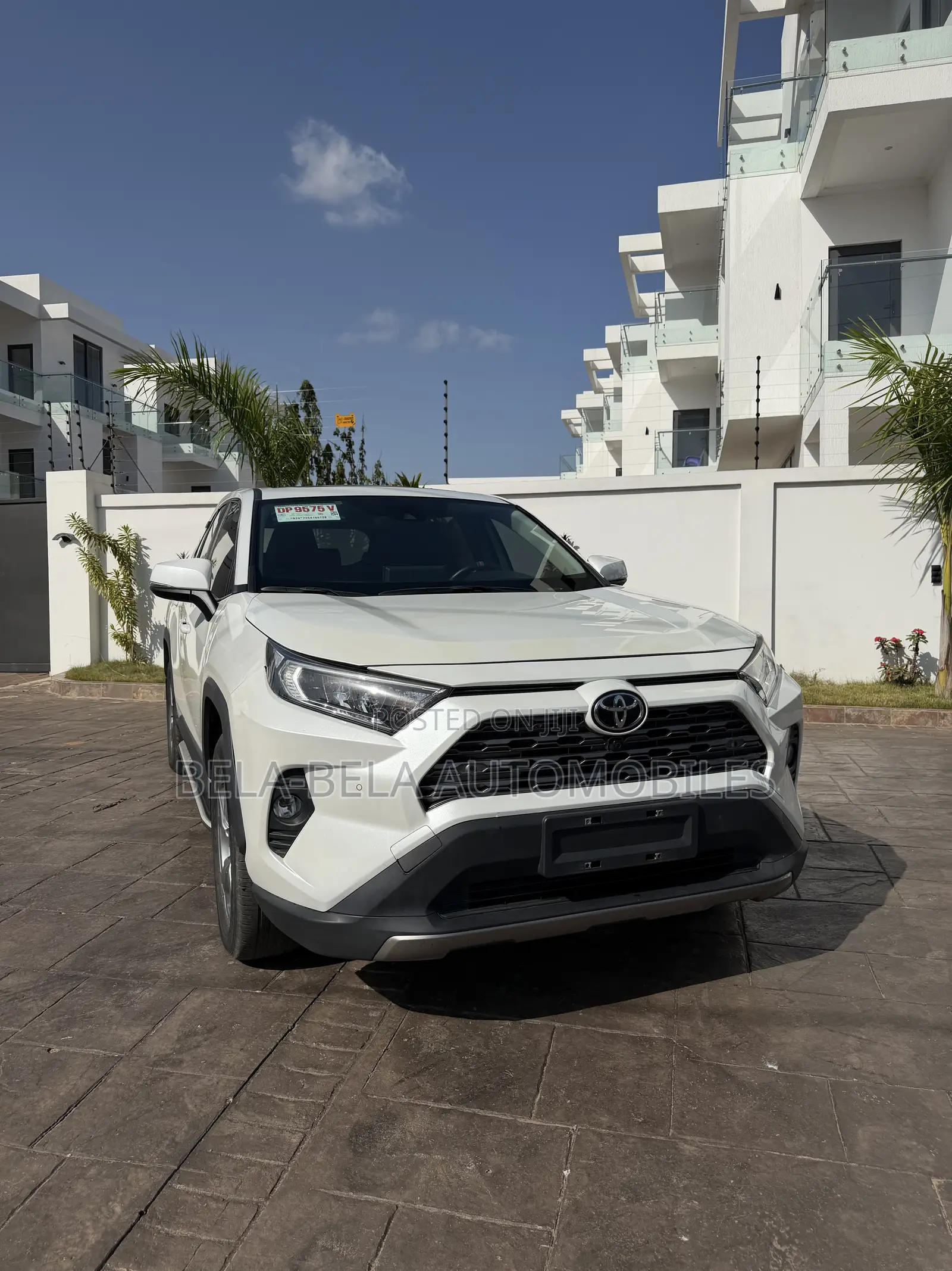 Toyota RAV4 XLE AWD 2023 White