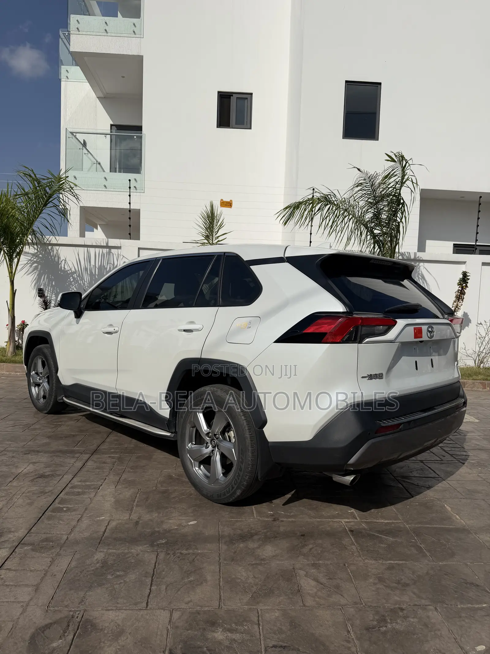 Toyota RAV4 XLE AWD 2023 White
