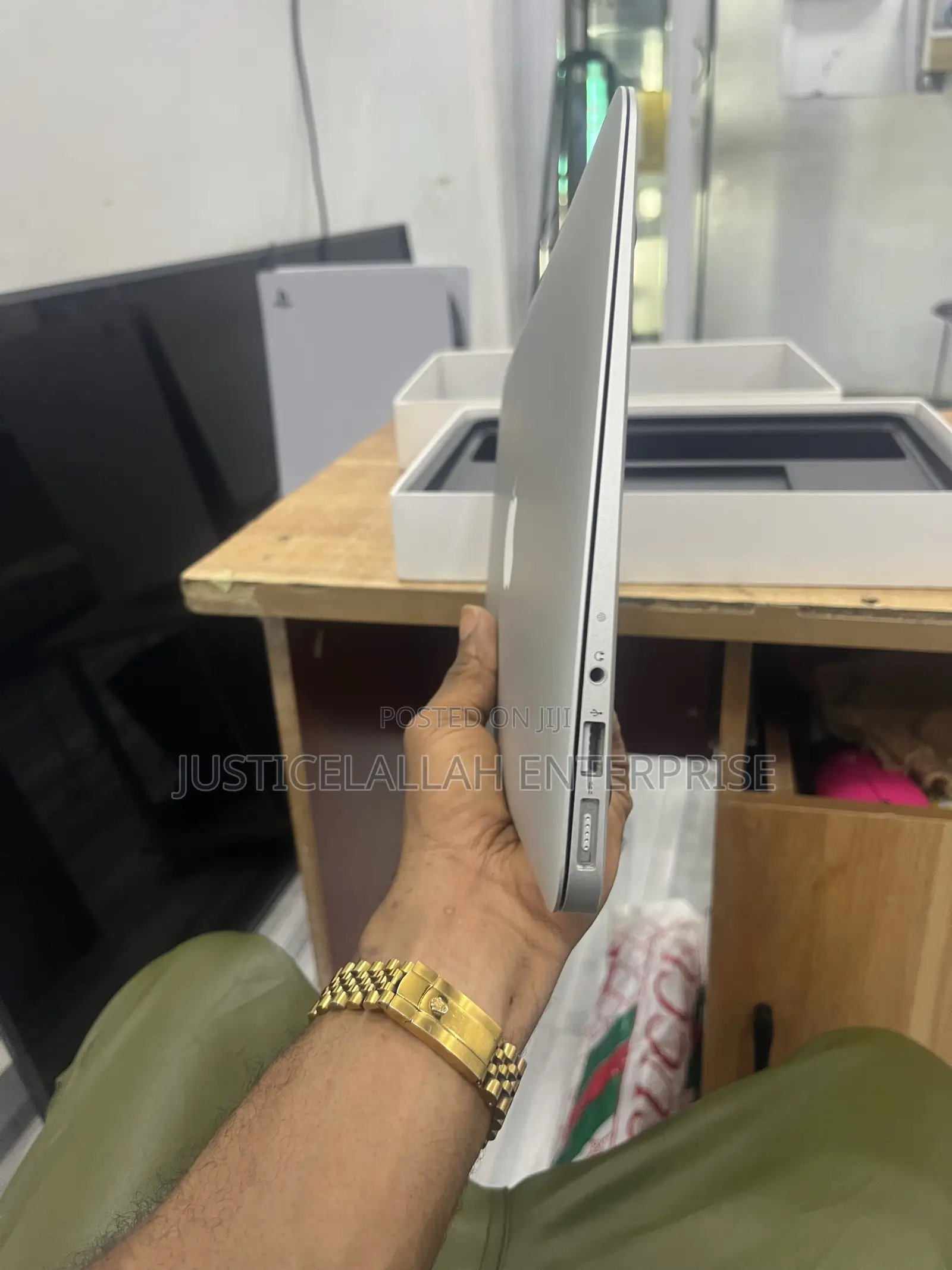 Laptop Apple MacBook Air 4GB Intel Core i5 SSD 72GB