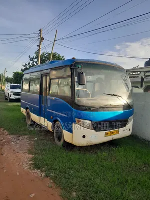 Yutong ZK6107H 2010 Blue