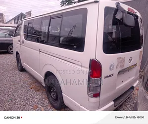 Toyota HiAce 2015 White