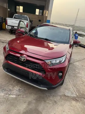 Toyota RAV4 XLE AWD 2019 Red