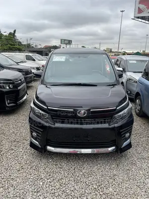 Toyota Voxy 2015