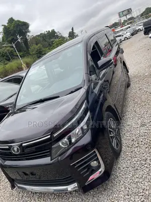 Toyota Voxy 2015