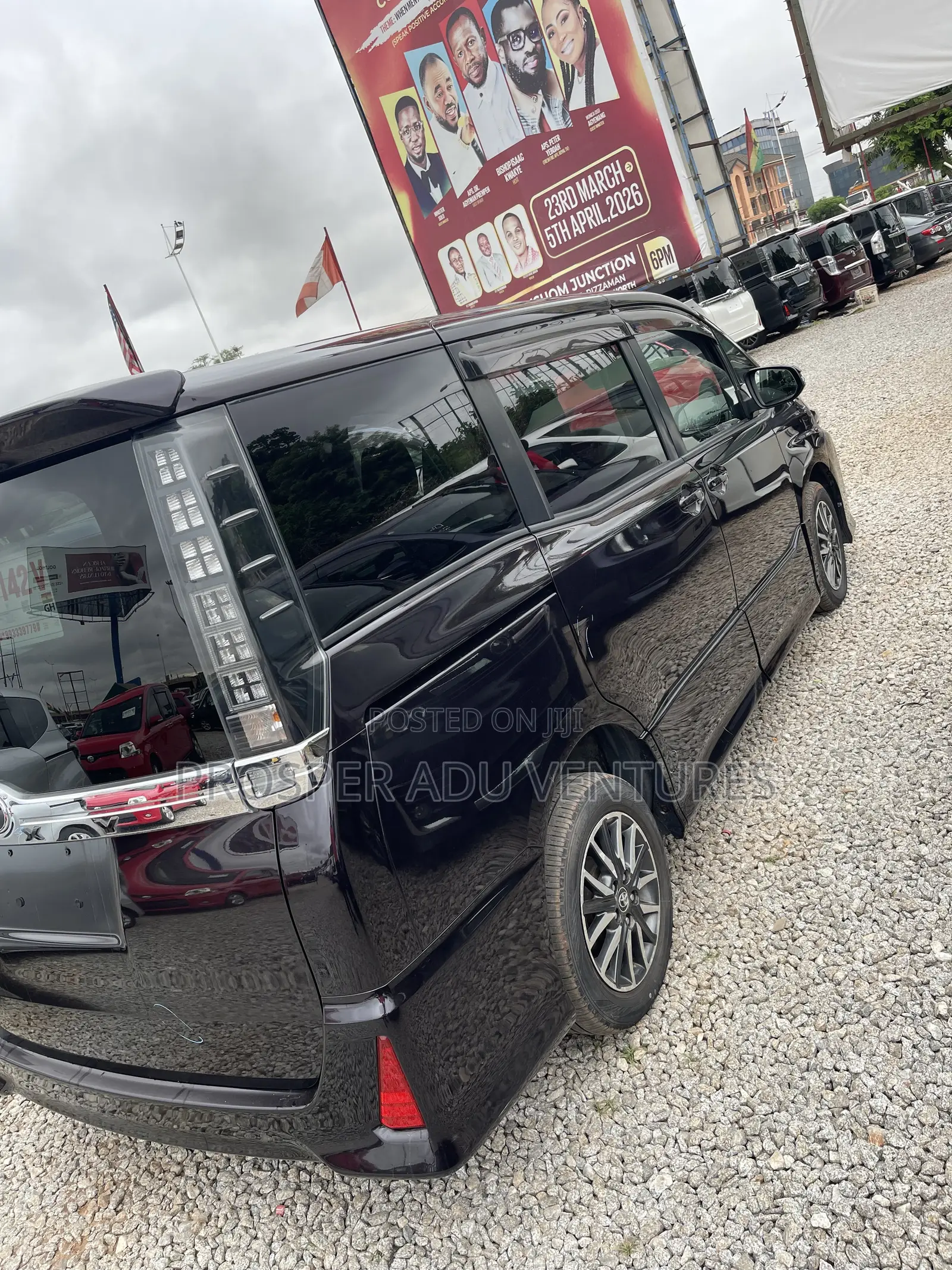 Toyota Voxy 2015