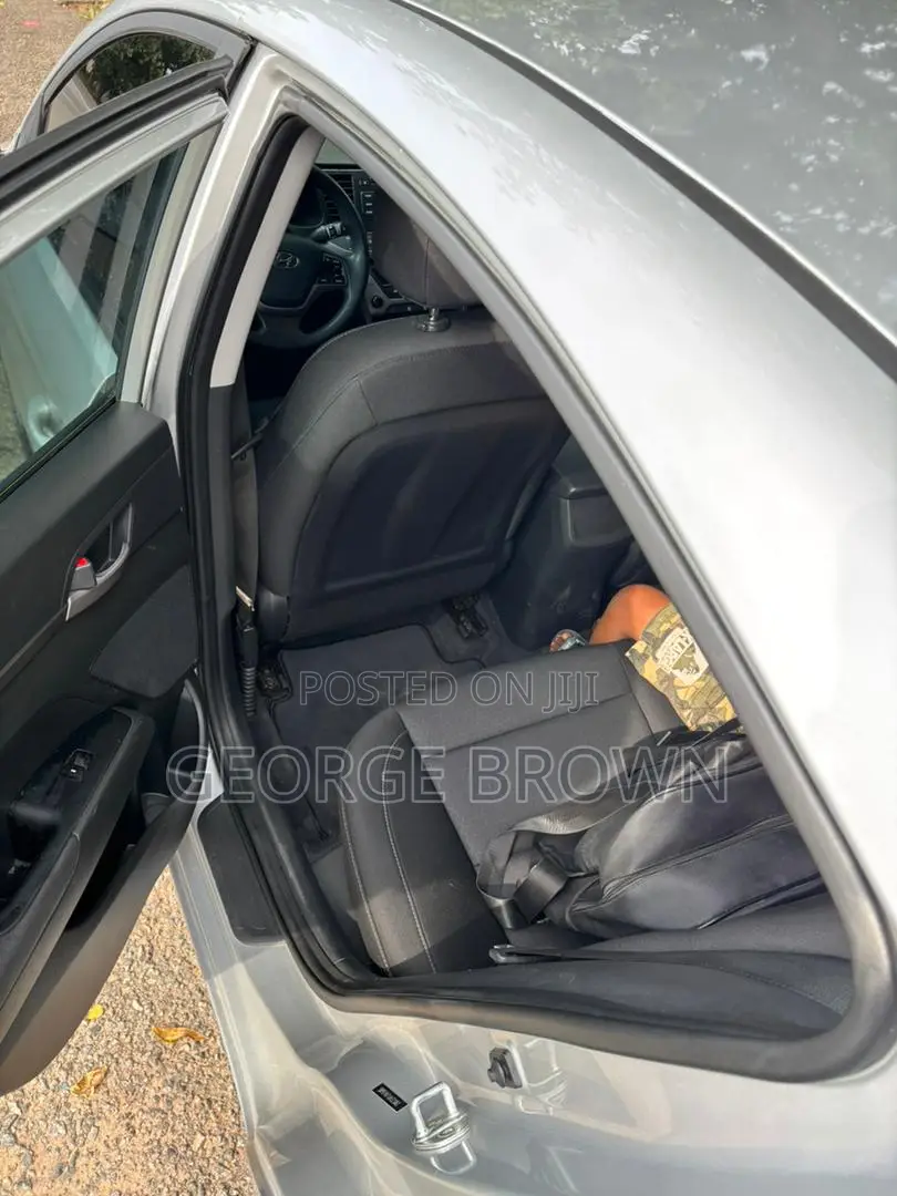 Hyundai Elantra 2018 Silver