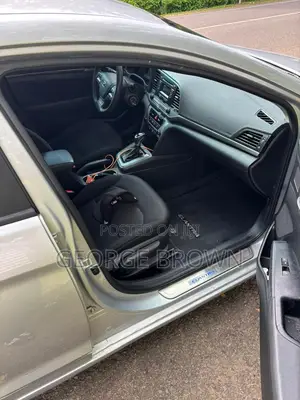 Hyundai Elantra 2018 Silver