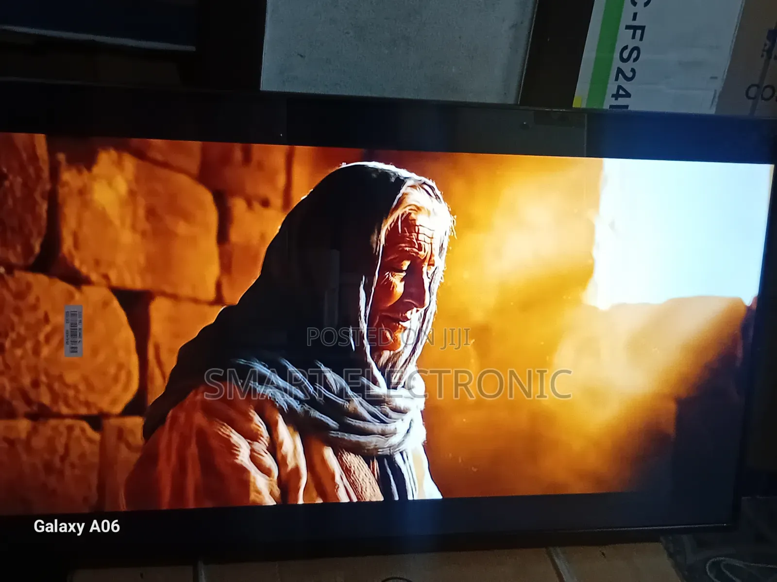 Samsung 43-Inch Uhd Led Smart Tv With Slim Bezel Design
