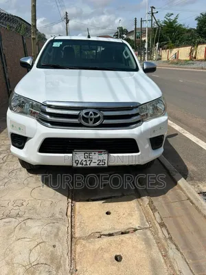 Toyota Hilux Revo Double Cab Petrol 2.7 AWD 2018 White