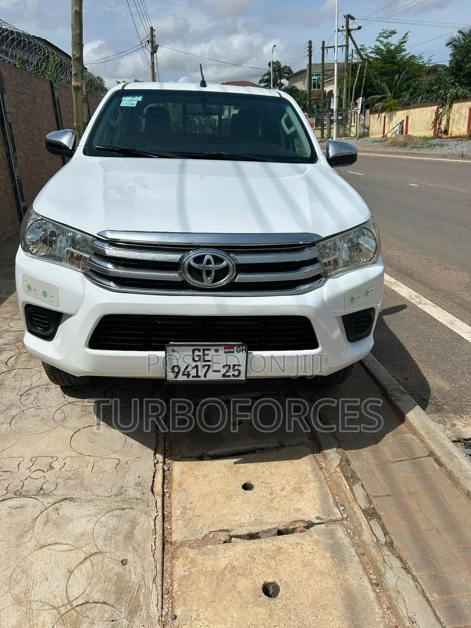 Toyota Hilux Revo Double Cab Petrol 2.7 AWD 2018 White