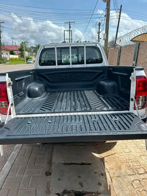 Toyota Hilux Revo Double Cab Petrol 2.7 AWD 2018 White