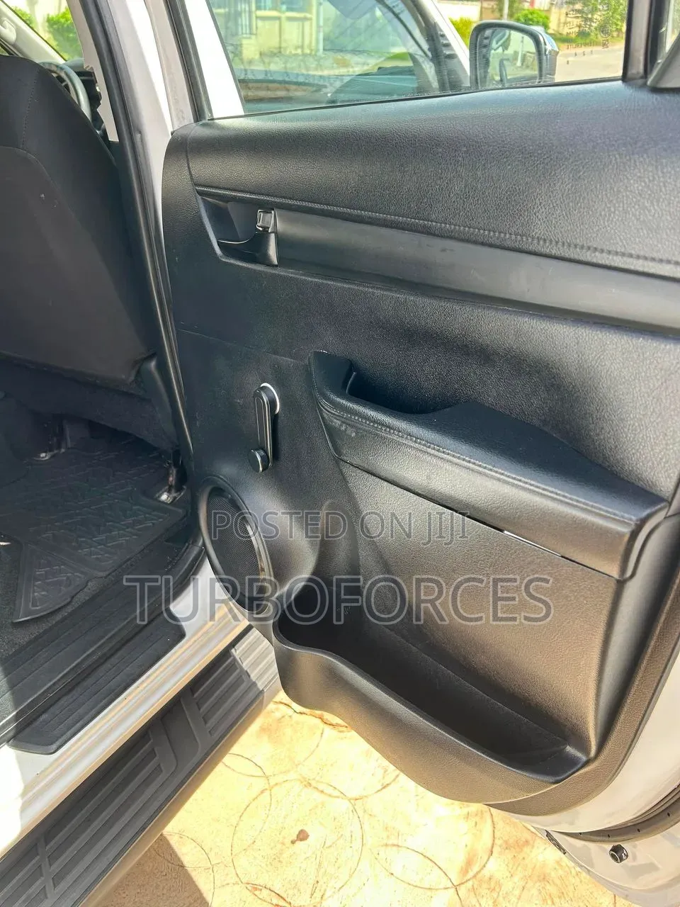 Toyota Hilux Revo Double Cab Petrol 2.7 AWD 2018 White