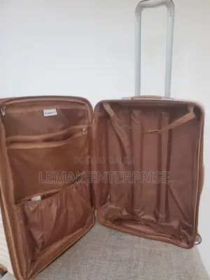 It Lunggage Bag/ Traveling Suitcase. 27" Beige Color.