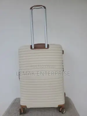 It Lunggage Bag/ Traveling Suitcase. 27" Beige Color.