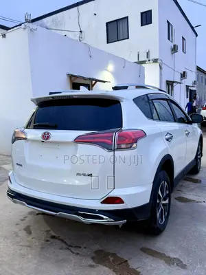 Toyota RAV4 2017 White