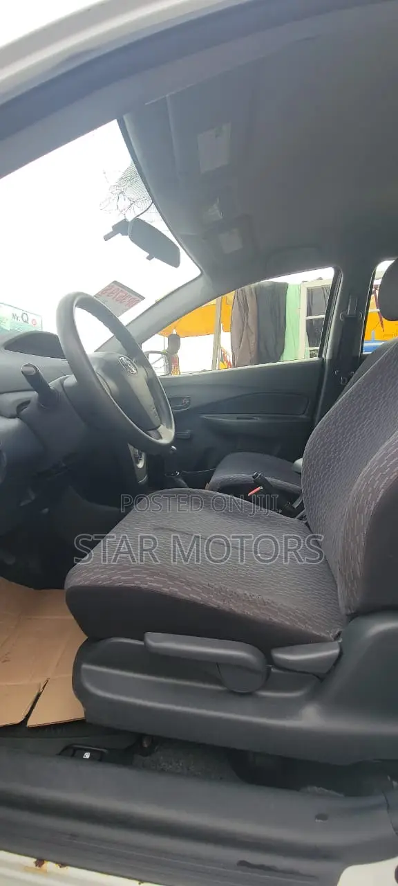 Toyota Yaris 2012 White
