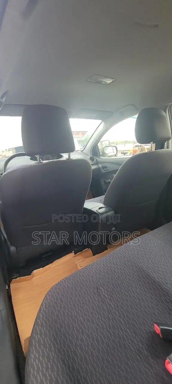 Toyota Yaris 2012 White